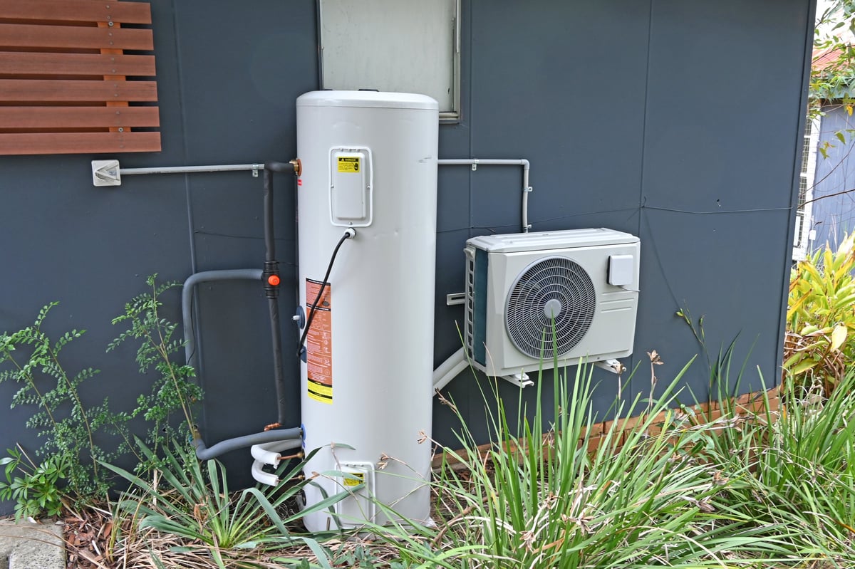 Heat pump hot water system with separate evaporator